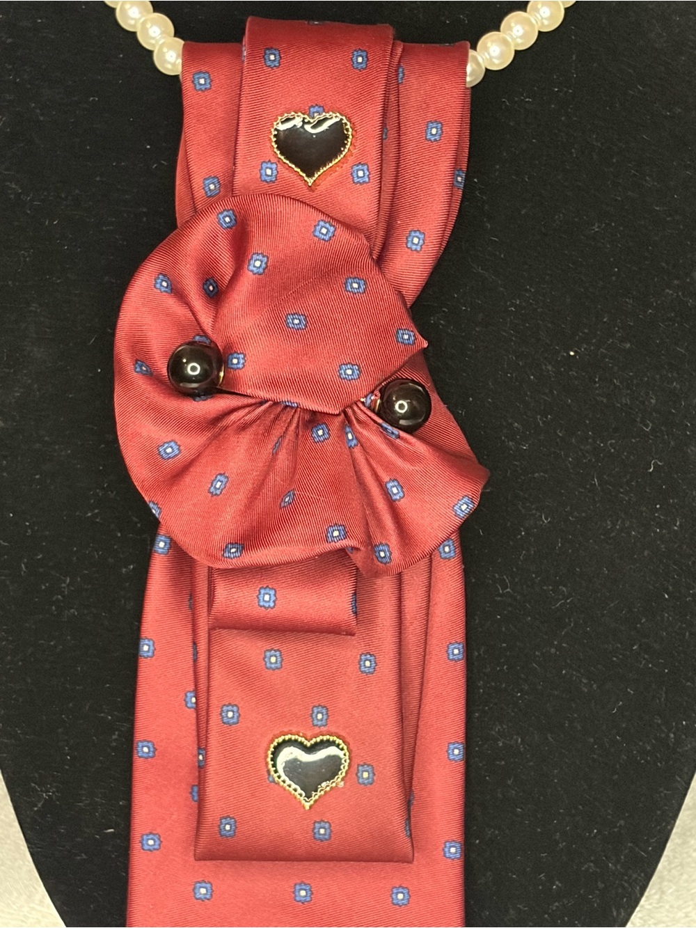Dior Burgundy Silk Heart-Accent Scarf Necklace with Blue Dot Motif - Picture 5 of 6